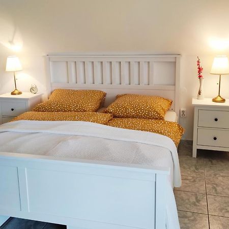 Szandra Apartmanház Gyenesdiás Exterior foto