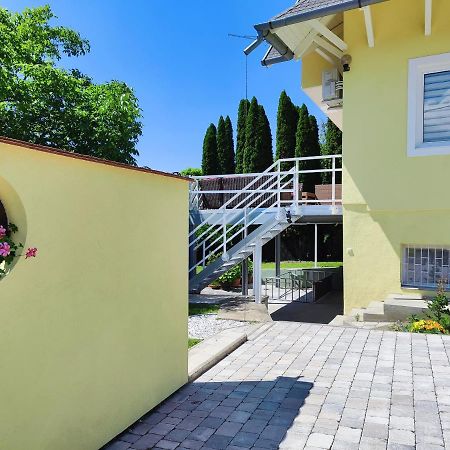 Szandra Apartmanház Gyenesdiás Exterior foto