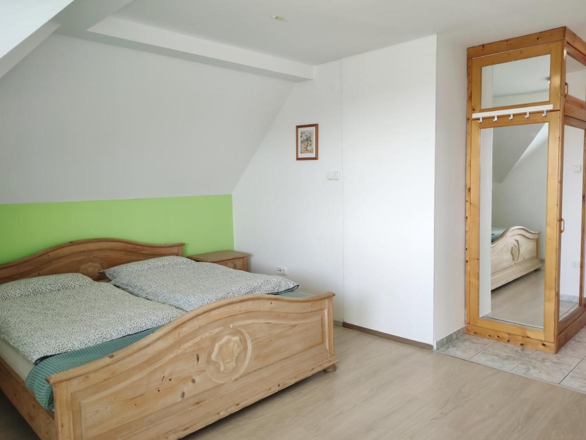 Szandra Apartmanház Gyenesdiás Exterior foto