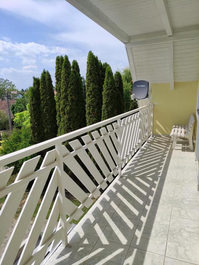 Szandra Apartmanház Gyenesdiás Exterior foto