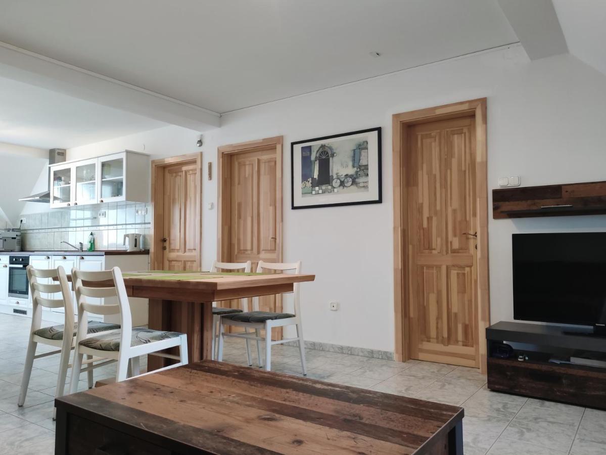 Szandra Apartmanház Gyenesdiás Exterior foto