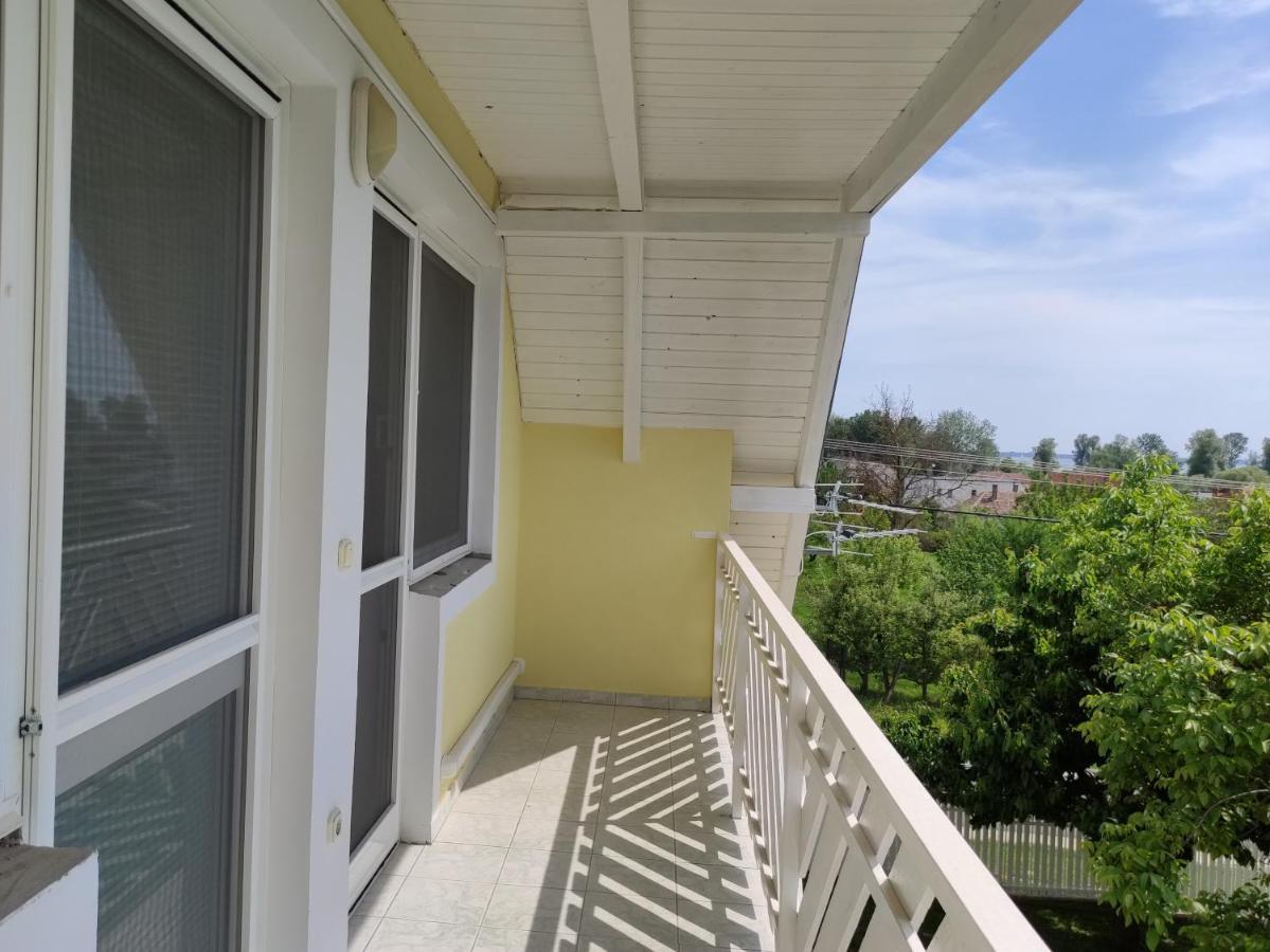 Szandra Apartmanház Gyenesdiás Exterior foto