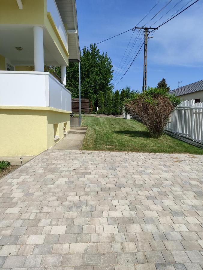 Szandra Apartmanház Gyenesdiás Exterior foto