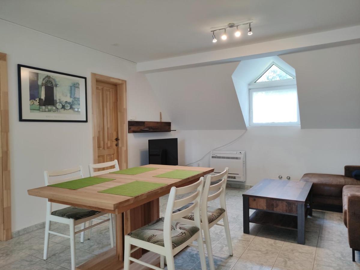 Szandra Apartmanház Gyenesdiás Exterior foto