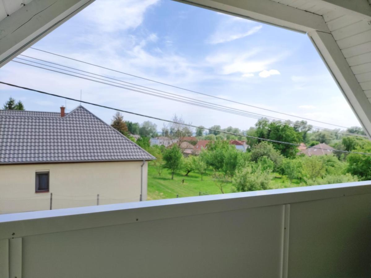 Szandra Apartmanház Gyenesdiás Exterior foto