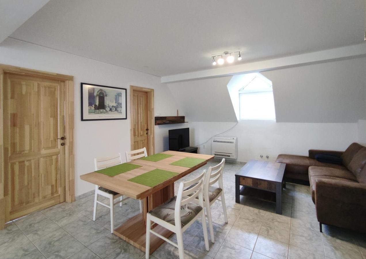 Szandra Apartmanház Gyenesdiás Exterior foto