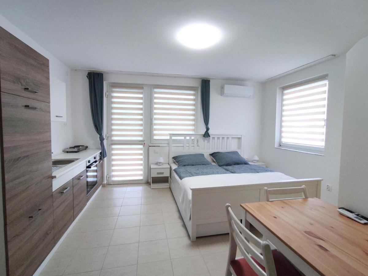 Szandra Apartmanház Gyenesdiás Exterior foto