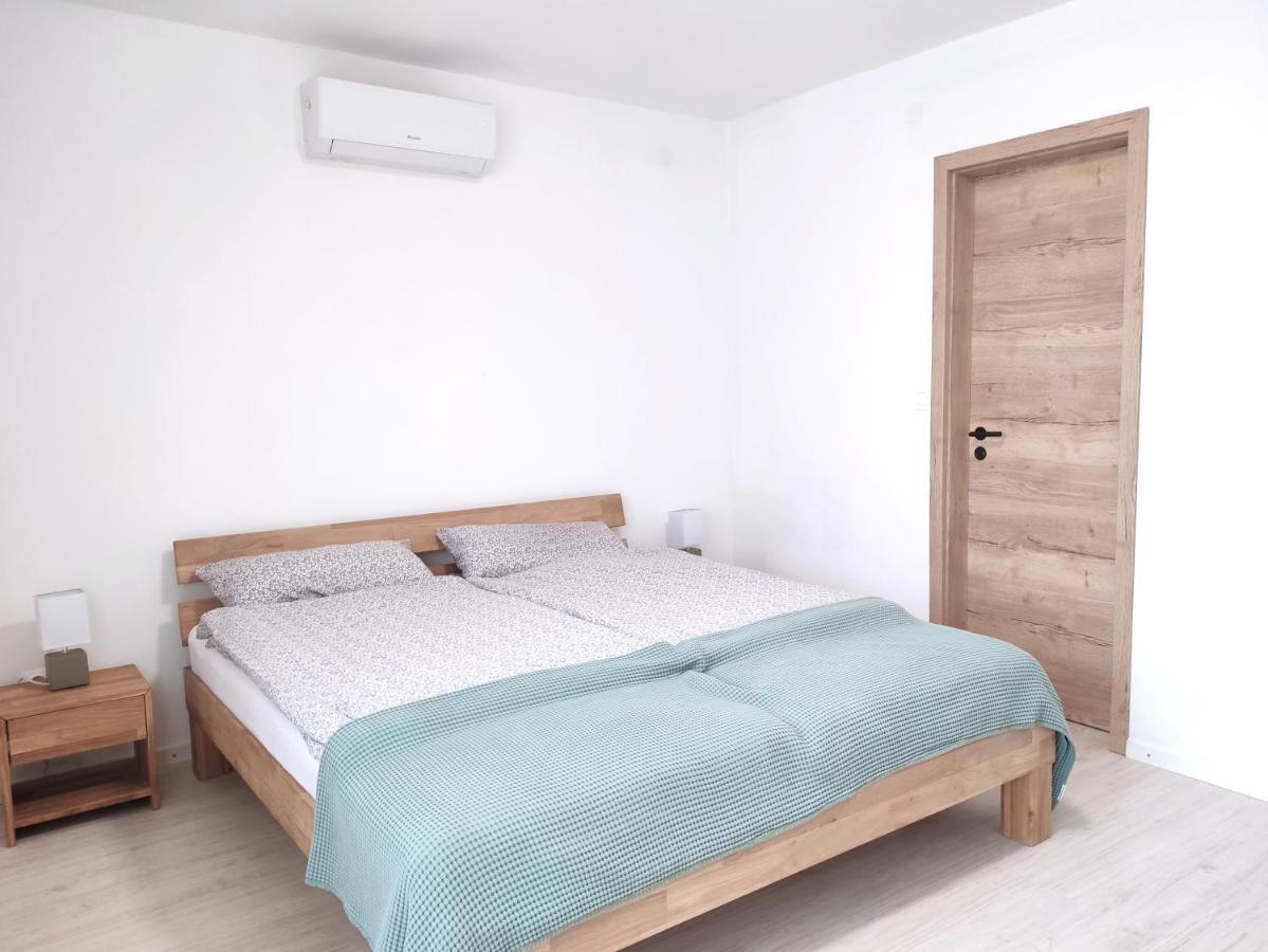 Szandra Apartmanház Gyenesdiás Exterior foto