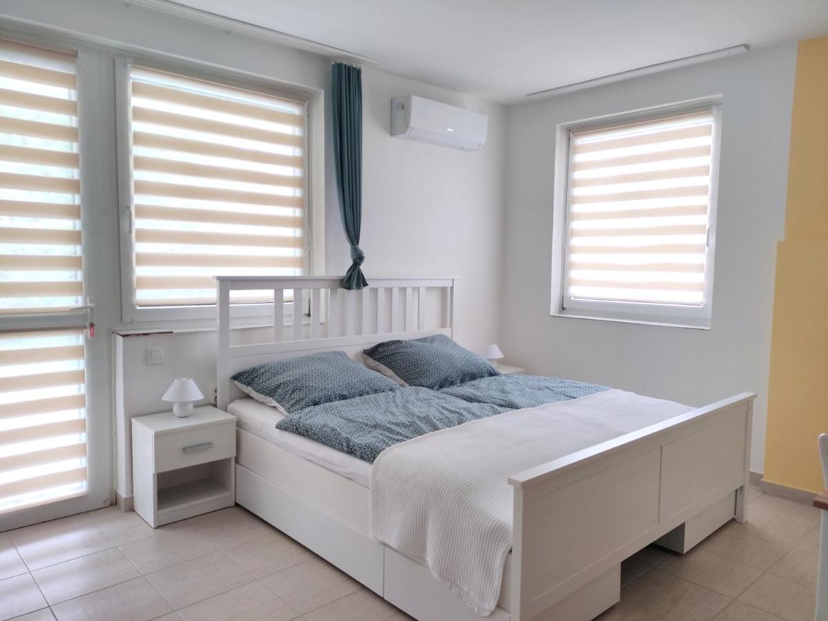 Szandra Apartmanház Gyenesdiás Exterior foto