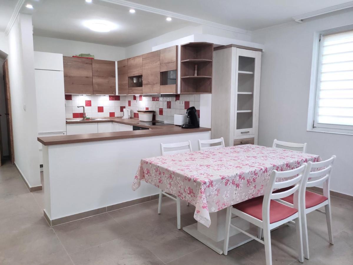 Szandra Apartmanház Gyenesdiás Exterior foto