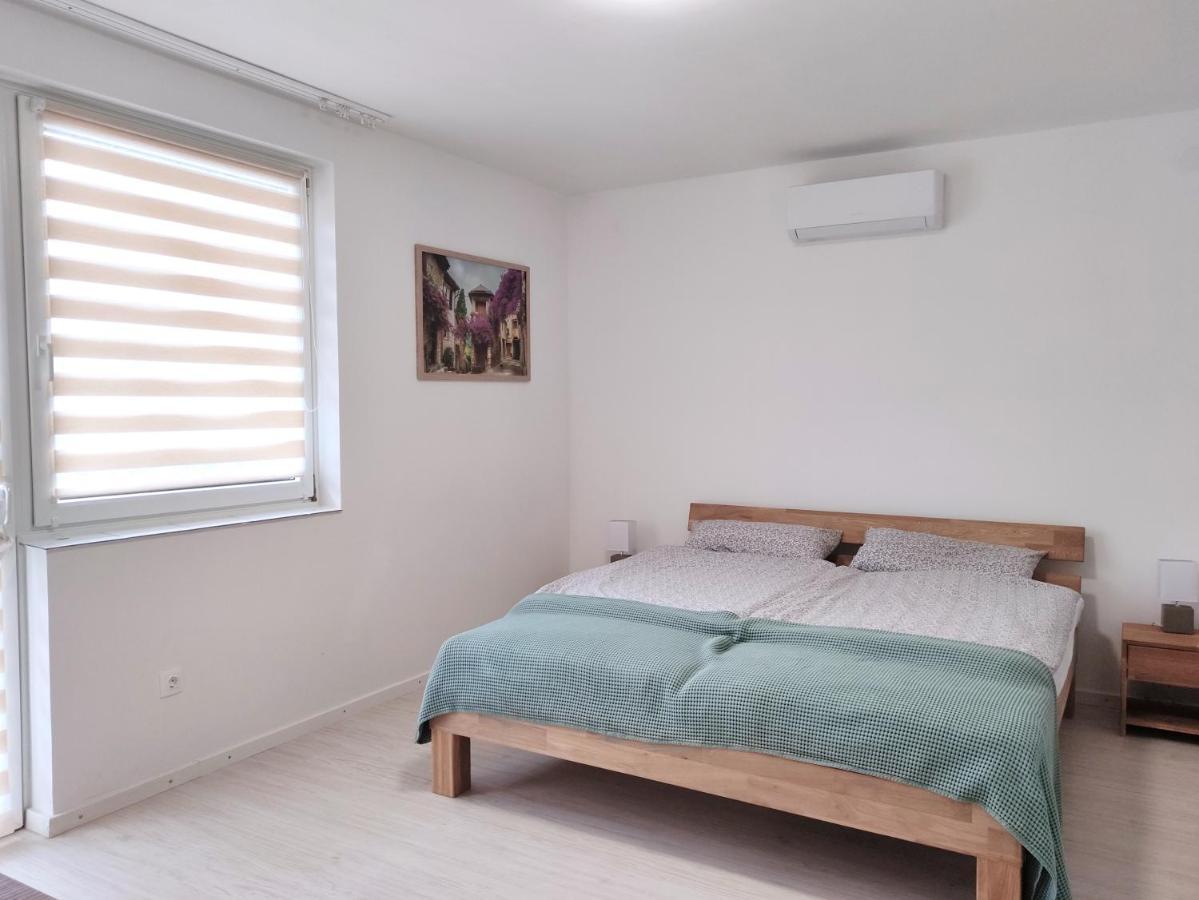 Szandra Apartmanház Gyenesdiás Exterior foto